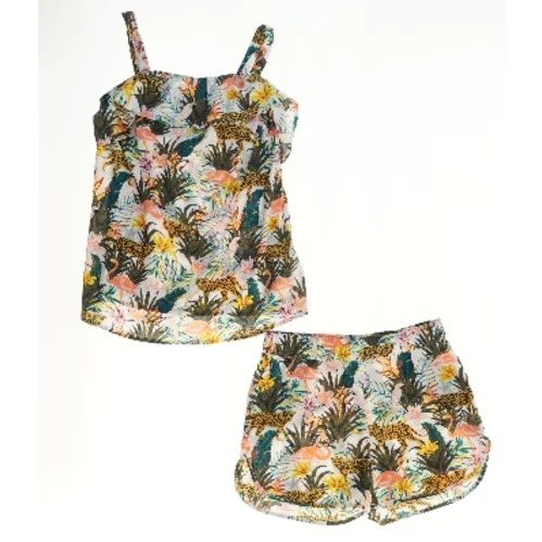 Sommerdragt med tropisk print fra Basic needs (str. 146)