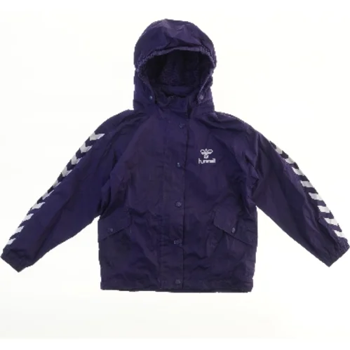 Jakke med hætte fra Hummel (str. 116)