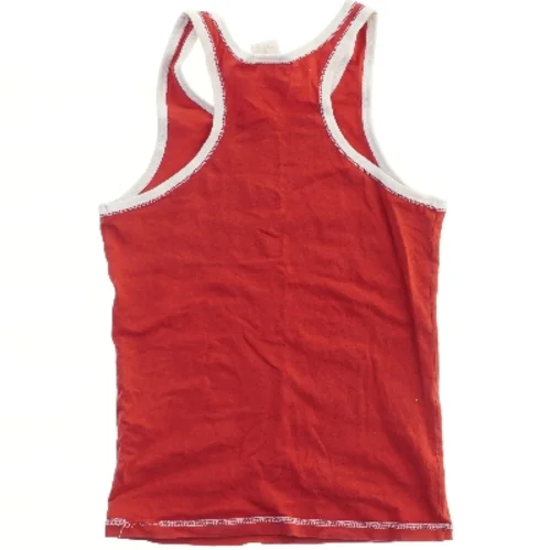 Rød tanktop med Snoopy fra H&M (str. 158)