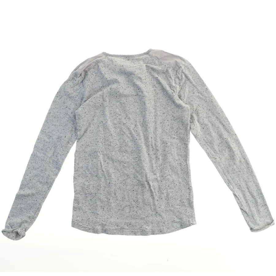 Langærmet bluse fra Units (str. 152)