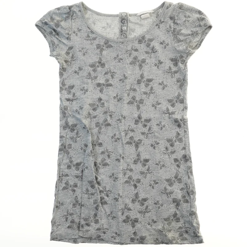 Sommerkjole med sommerfuglemotiv fra H&M (str. 152)