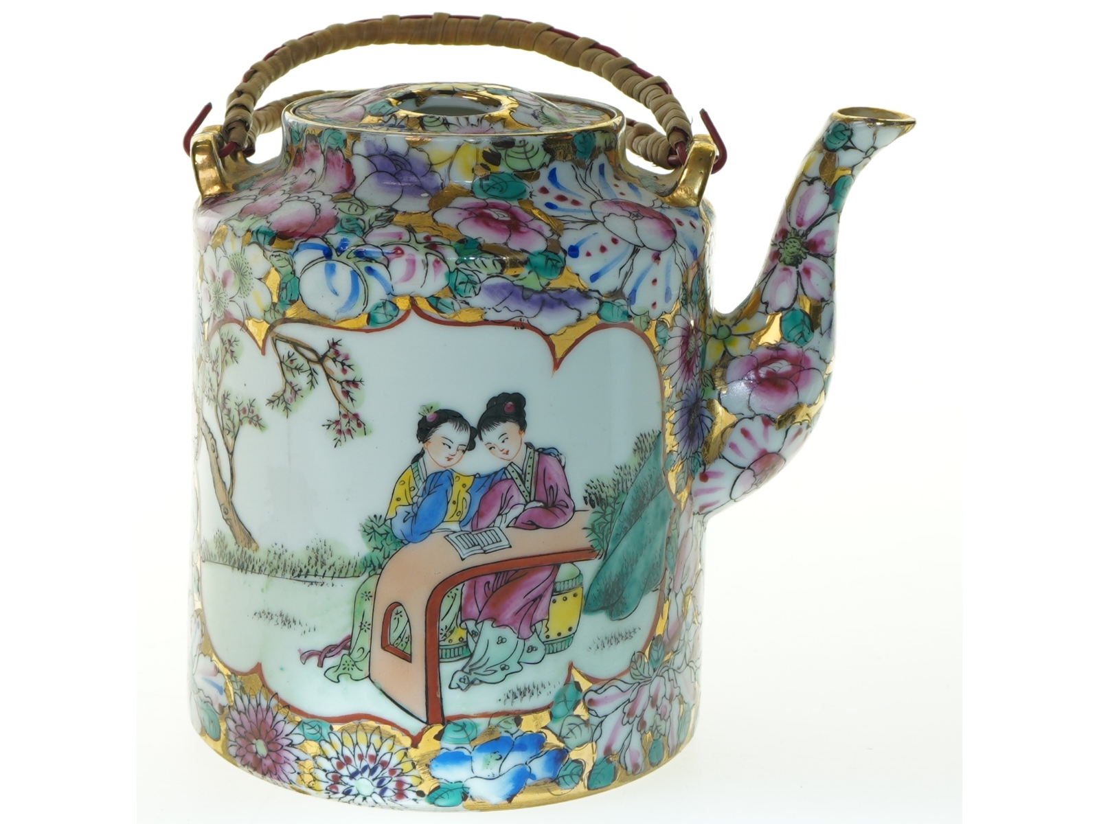 Porcelæns tekande med blomsterdekoration (str. 17 cm)
