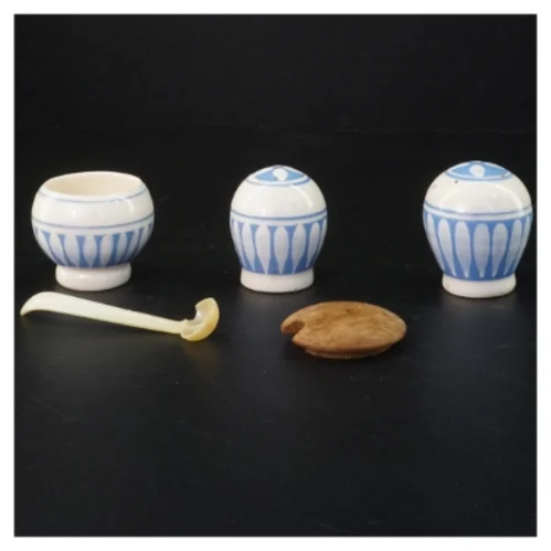 Krydderikrukker med ske og trælåg (str. H 5,5 cm)