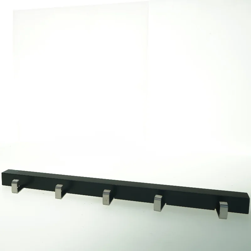 Vægmonteret knagerække fra IKEA (str. 59x8 cm)