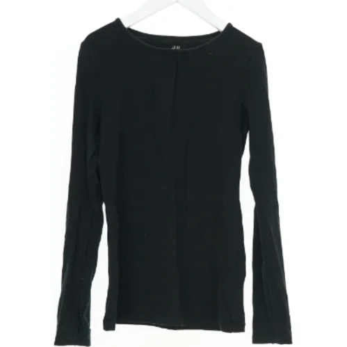 Langærmet sort trøje fra H&M (str. 134)