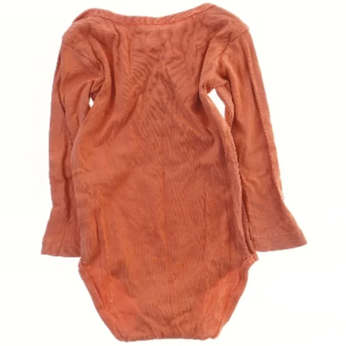 Babydragt med hjerte motiv (str. 86)