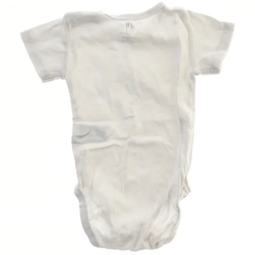 Hvid bodystocking til baby fra H&M (str. 68)