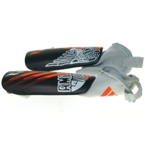 Benskinner fra Adidas (str. S)