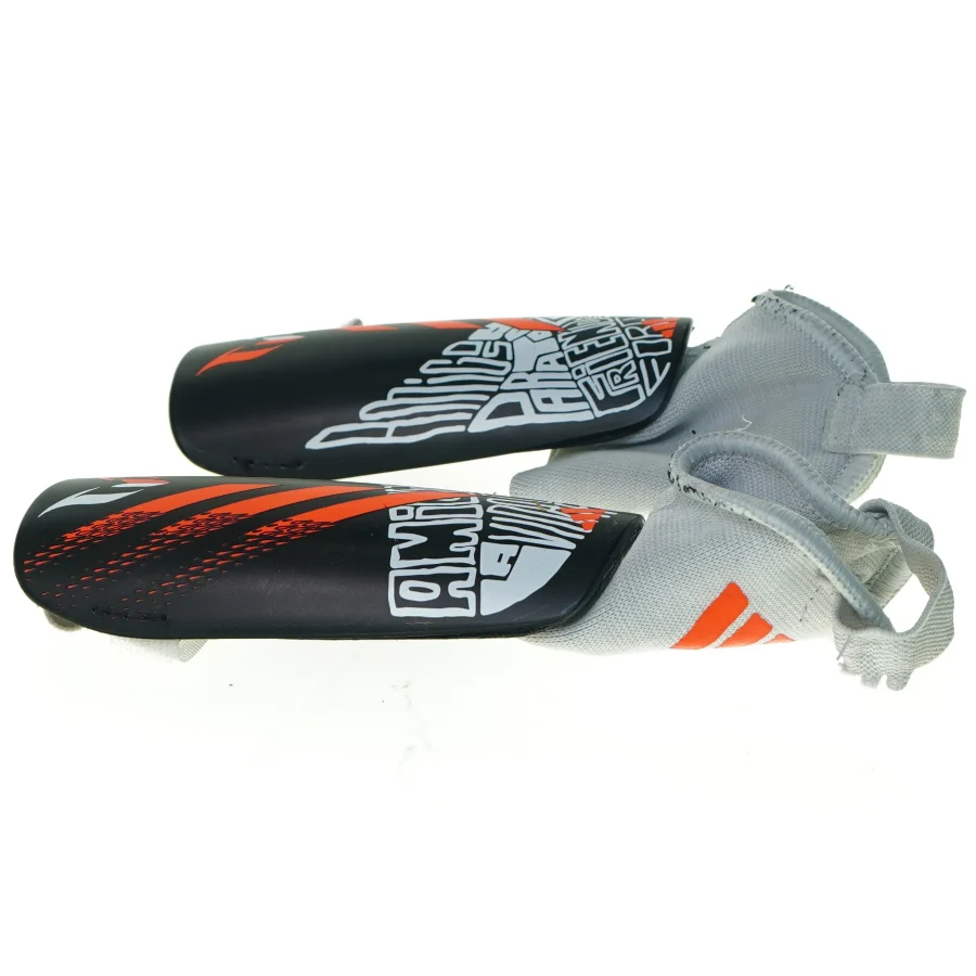 Benskinner fra Adidas (str. S)