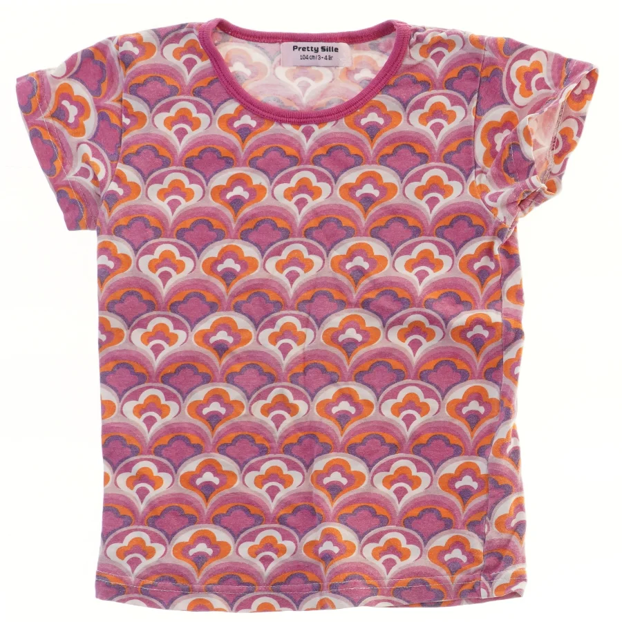 T-shirt med mønster fra Pretty Sille (str. 104)
