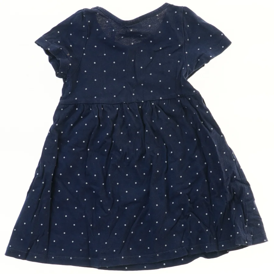 Pigekjole med prikker fra H&M (str. 92)