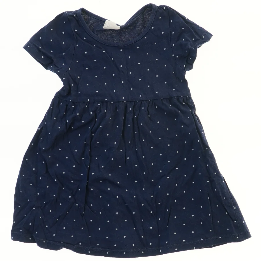 Pigekjole med prikker fra H&M (str. 92)