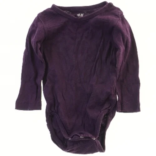 Langærmet bodystocking til baby fra H&M (str. 74)