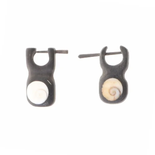 Ørestikker med skal design (str. 2,5 cm)