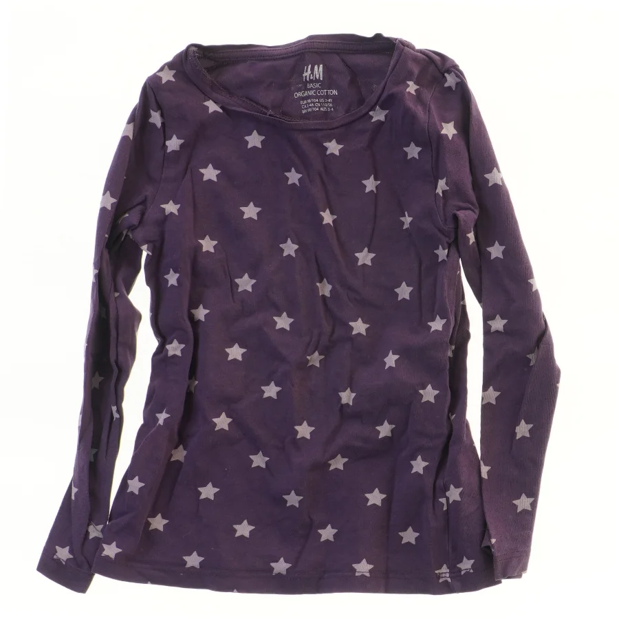 Langærmet bluse med stjernemønster fra H&M (str. 98)
