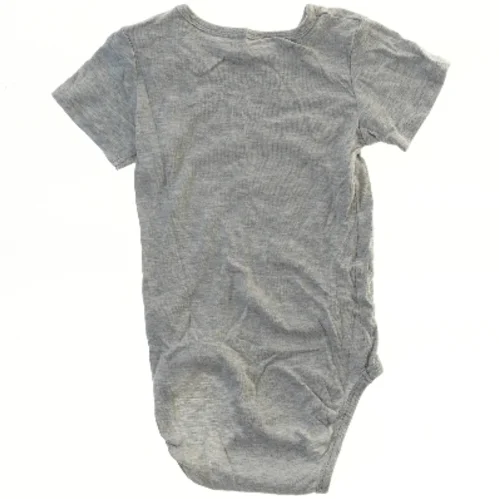 Grå kortærmet bodystocking fra H&M (str. 92)