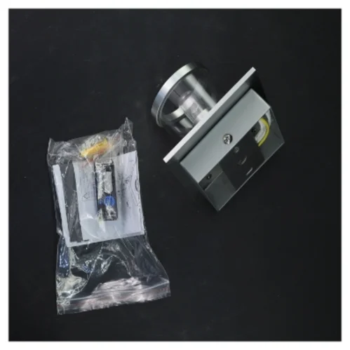 Kvadratisk indbygningslampe fra Illumina (str. 10x11x11 cm)