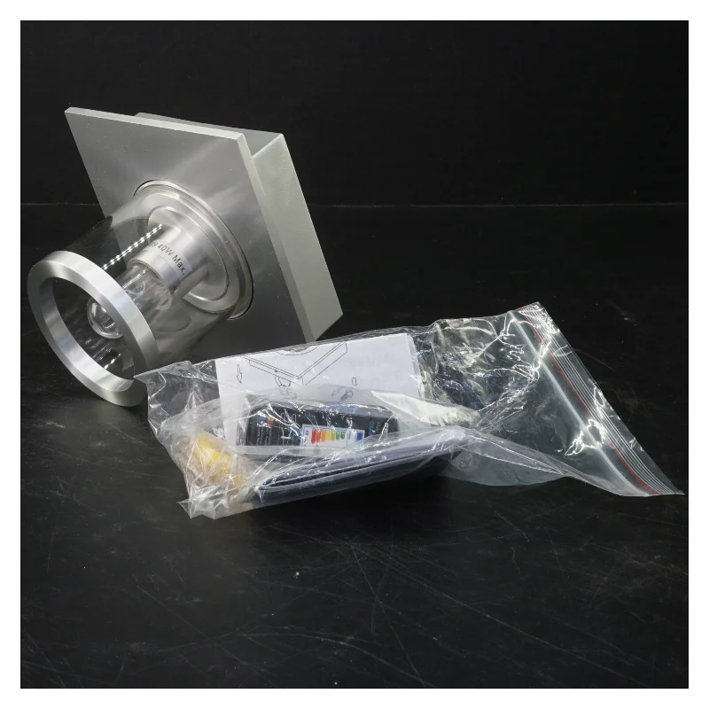 Kvadratisk indbygningslampe fra Illumina (str. 10x11x11 cm)