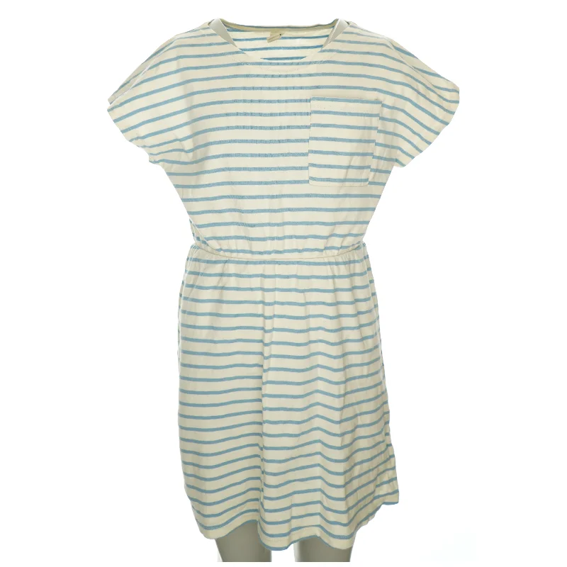 Kjole fra Popupshop (str. 134)