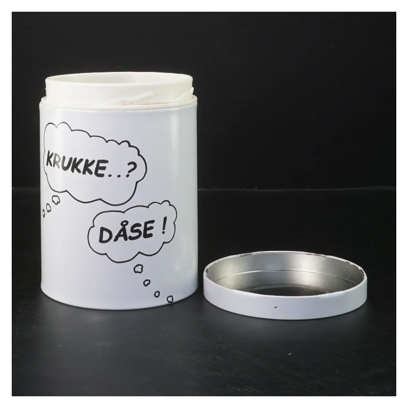 Hvid metal dåse med tekst (str. Ø 11 cm længde 15 cm) fra Irma