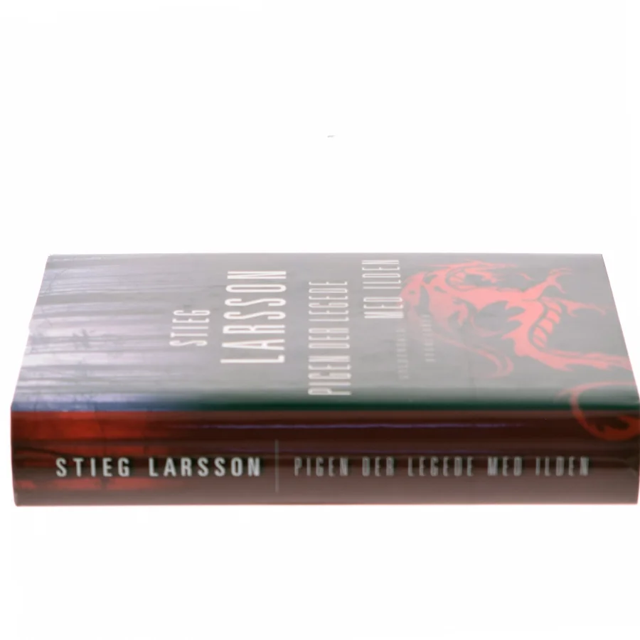 Pigen der legede med ilden af Stieg Larsson (Bog)