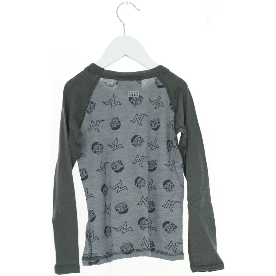 Langærmet trøje med mønster fra Lego (str. 116)