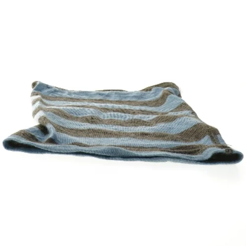 Strikket halsedisse med striber fra Joha (str. 37x20 cm)