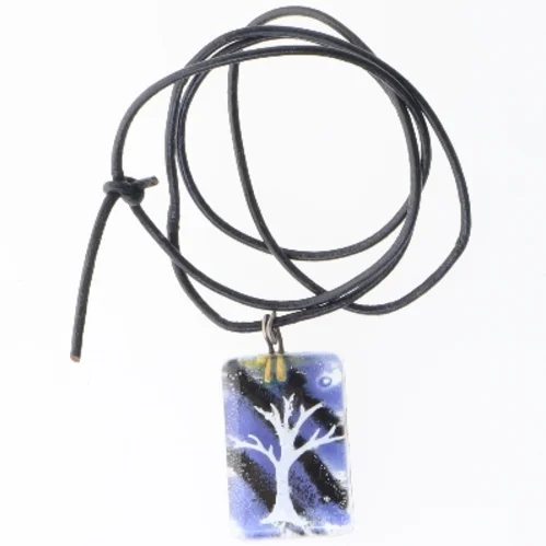 Halskæde med træ vedhæng (str. 76 cm)