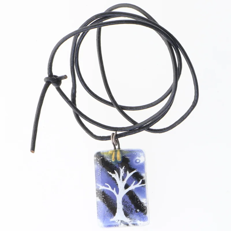 Halskæde med træ vedhæng (str. 76 cm)