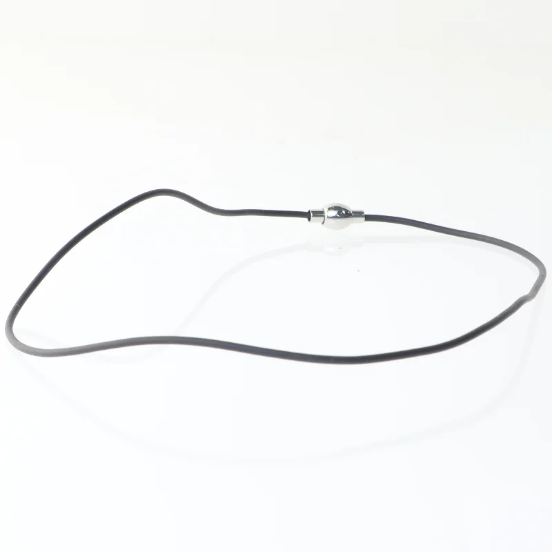 Sort halskæde med magnetlukning (str. 45 cm)