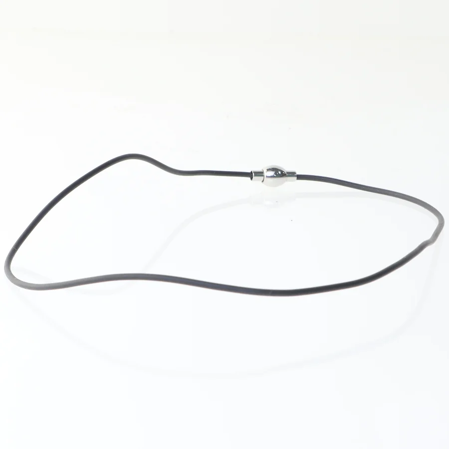 Sort halskæde med magnetlukning (str. 45 cm)