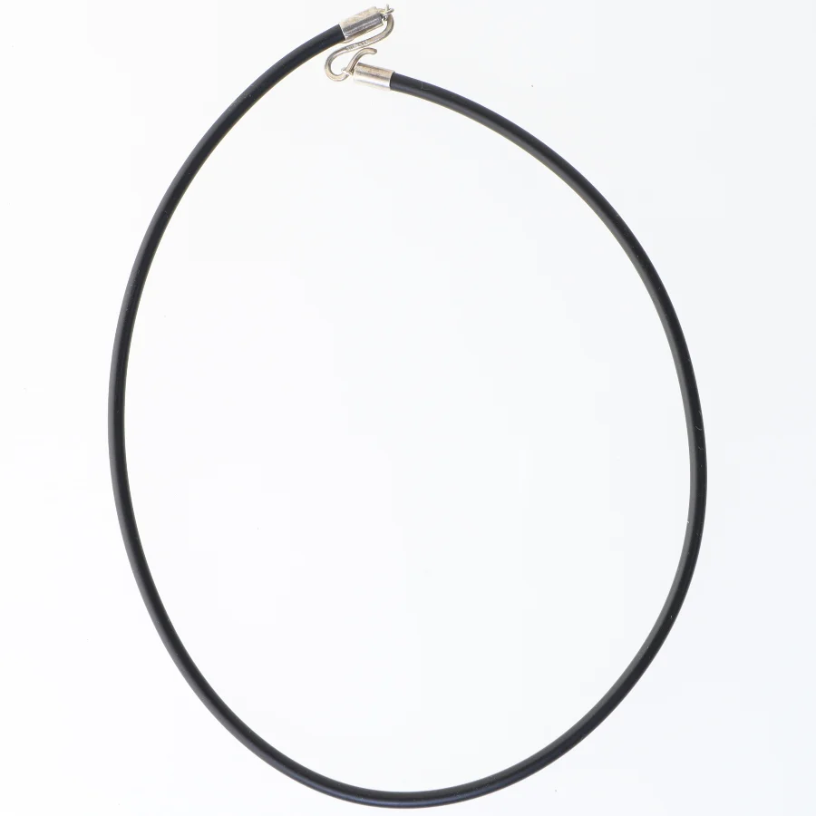 Simpelt sort halskæde (str. 40 cm)