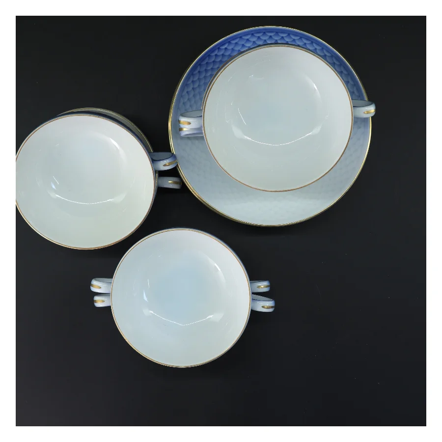 Blå suppeskål med undertallerken sæt, Mågestellet (str. 6 kopper. ø. 12 cm. 6 undertallerkener. ø. 18 cm) fra B&G