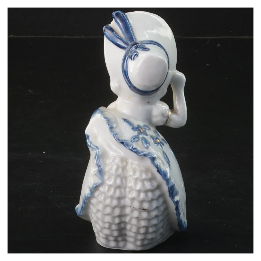 Porcelænsfigur af kvinde med hat (13,5 cm)