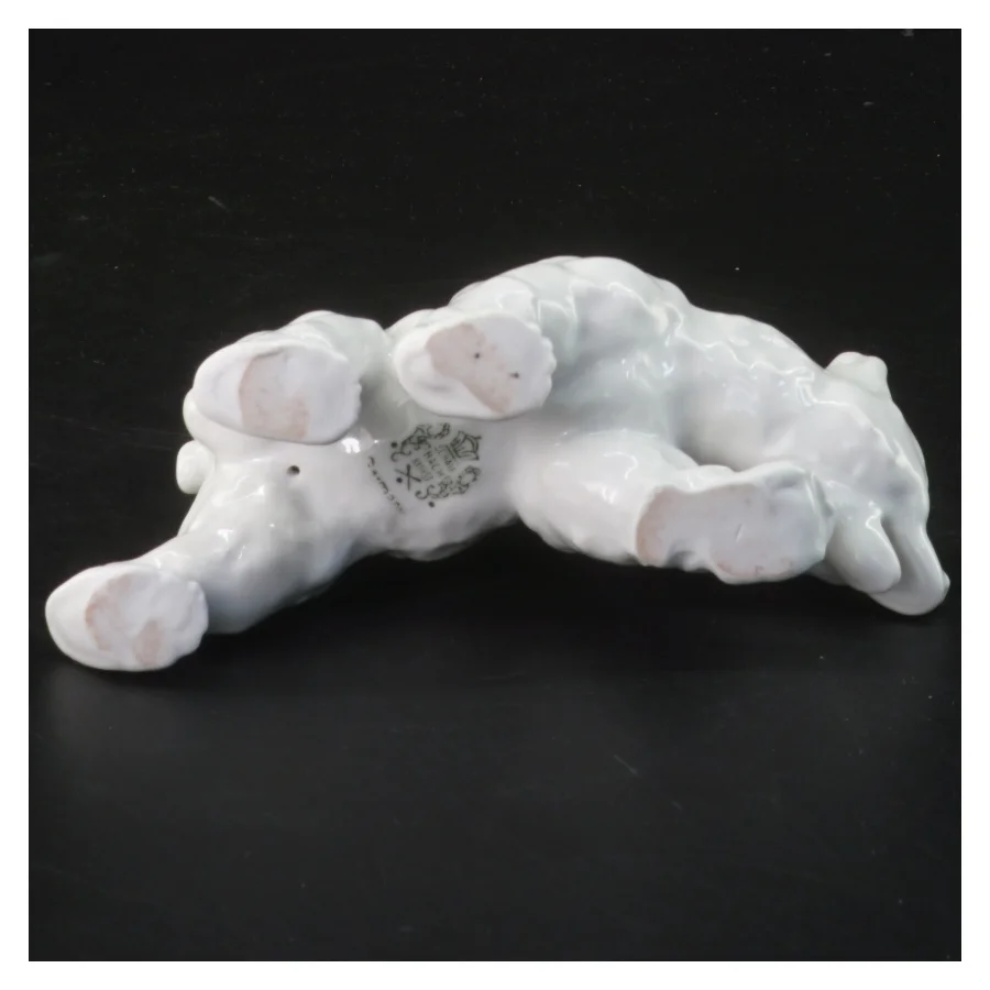 Porcelænsfigur af bjørn (str. 15,5 cm)